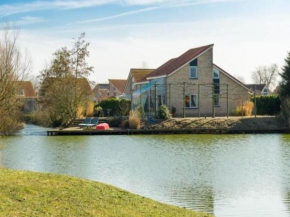 Pleasant holiday home on the water